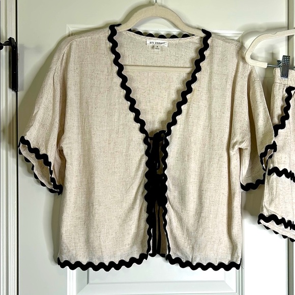 Women's Cream and Black Trim Short Set - Picture 4 of 12